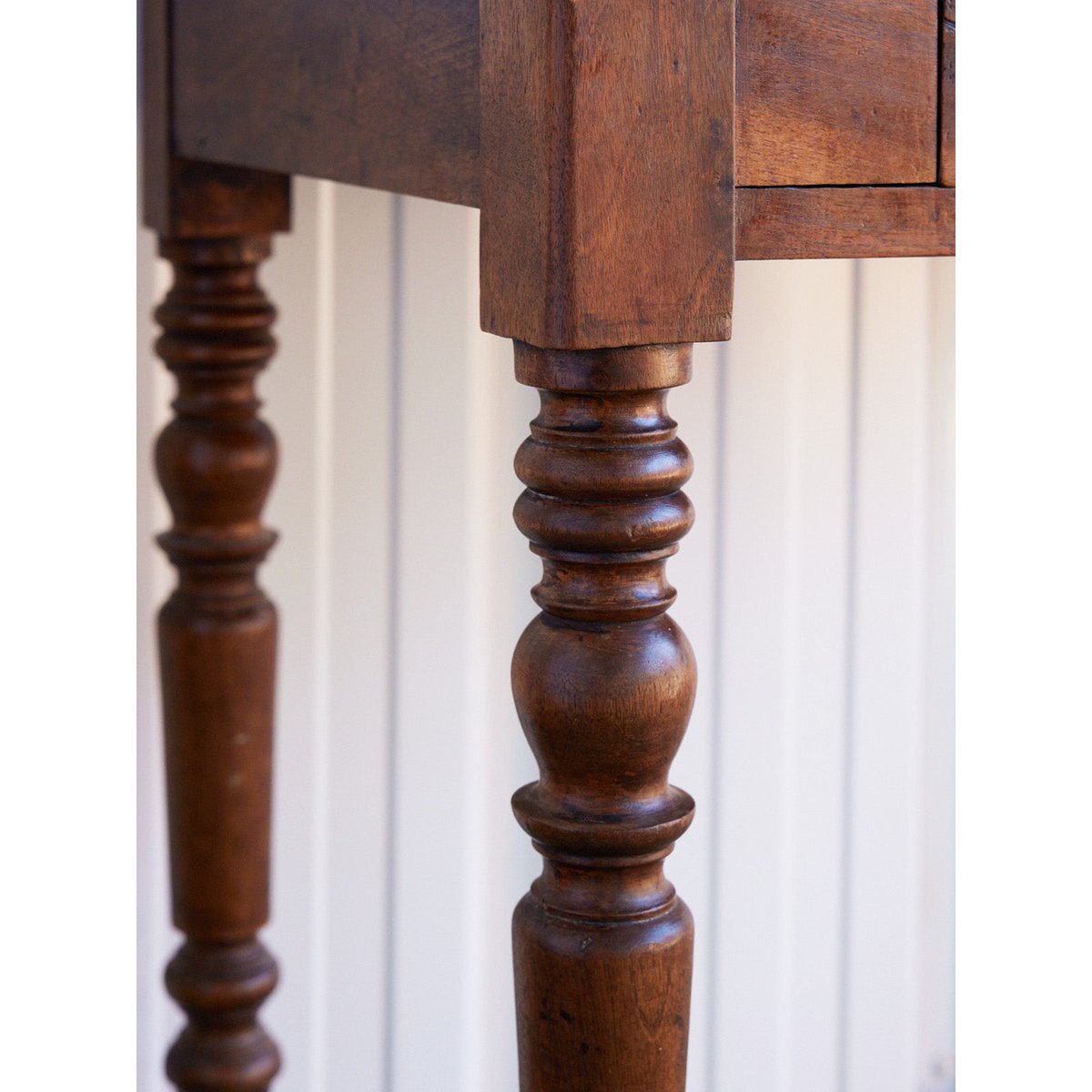Table d'appoint en bois Francine N°1594 - Bon état bois foncé, DEBONGOUT