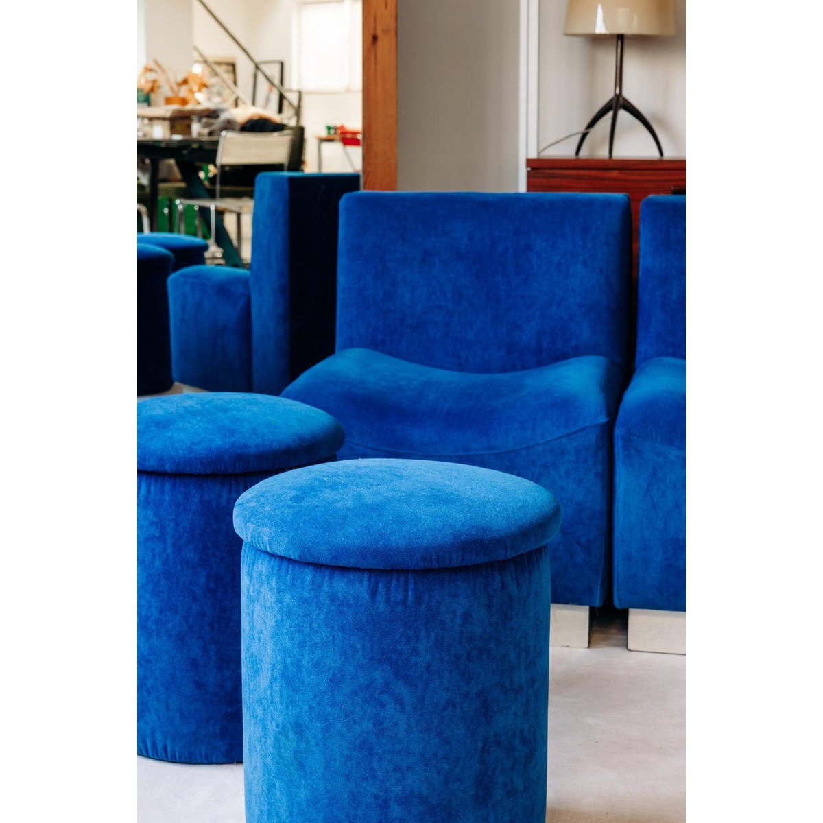 Tabouret en velours bleu Axel N°29 - Bon état bleu, DEBONGOUT
