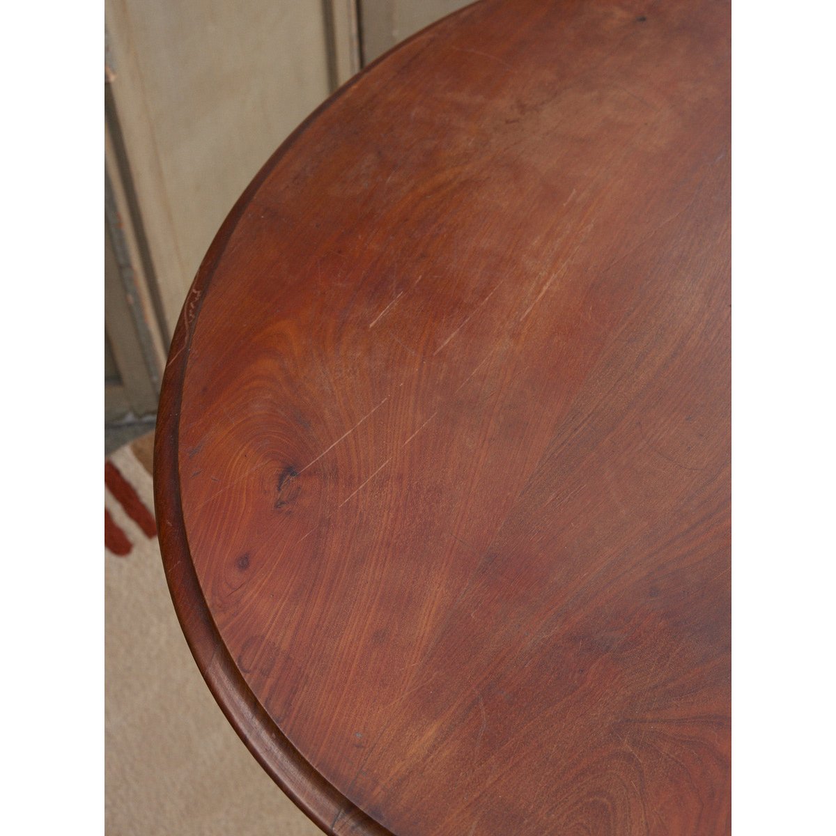 Table à manger 4 places en acajou Romy N°1603 - Bon état bois foncé, DEBONGOUT