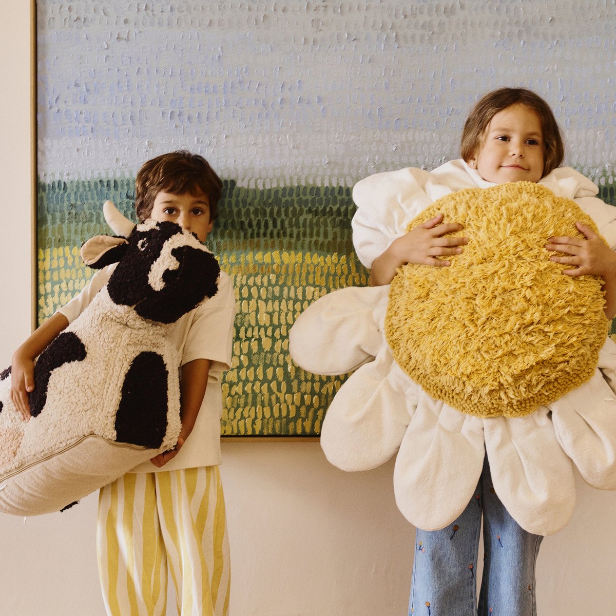 Pouf en coton Vache Lola PETALS & PALS naturel, grain de café, noir, rose, LORENA CANALS