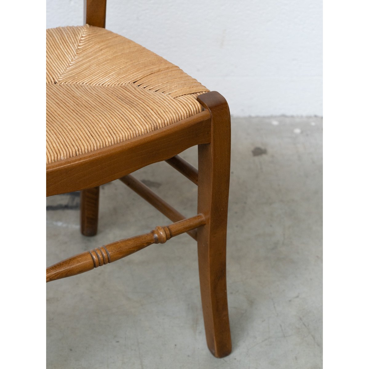 Paire de chaises en bois et paille Claude N°1723 - Bon état bois clair, DEBONGOUT