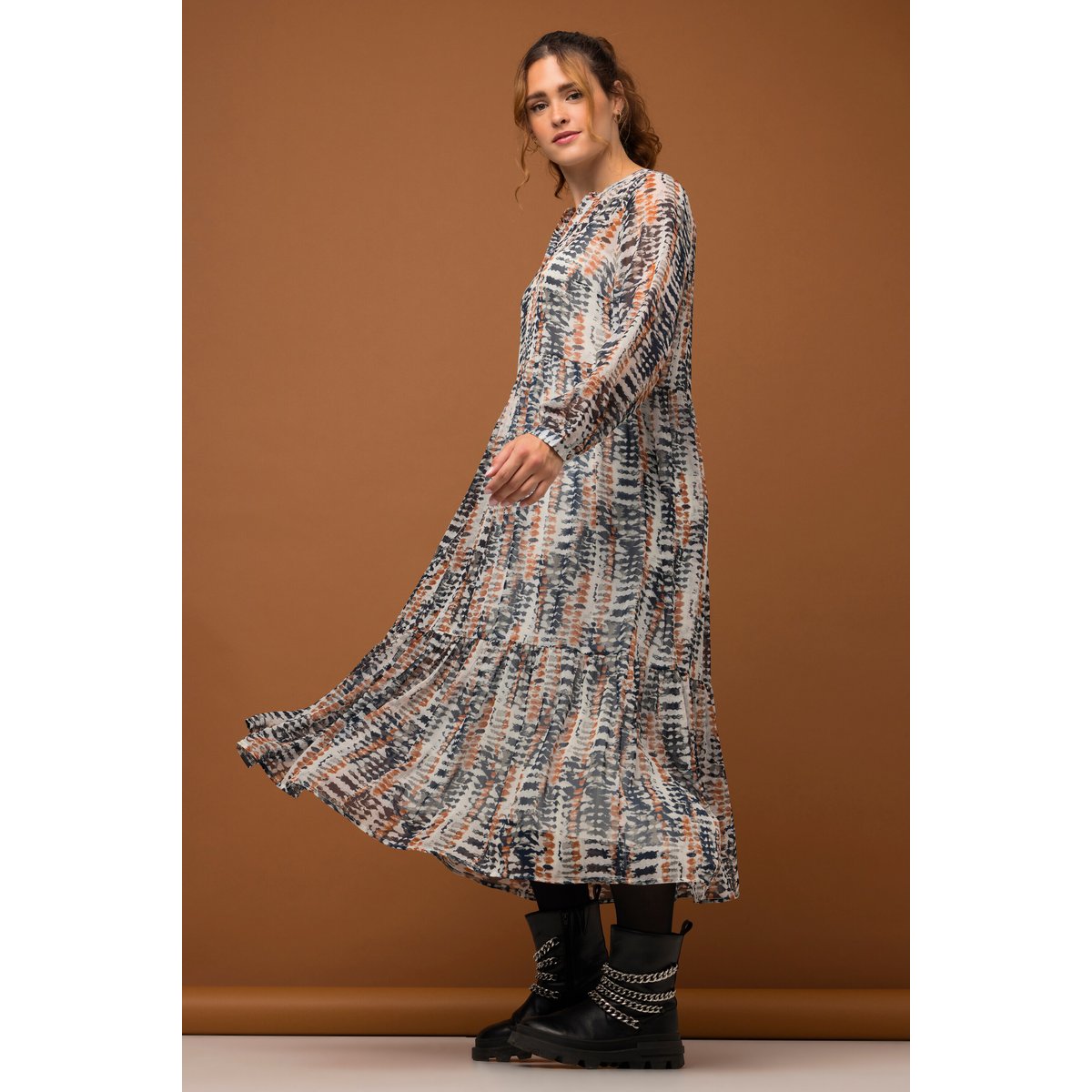 Robe maxi coupe trapèze à imprimé Batik bleu foncé, STUDIO UNTOLD