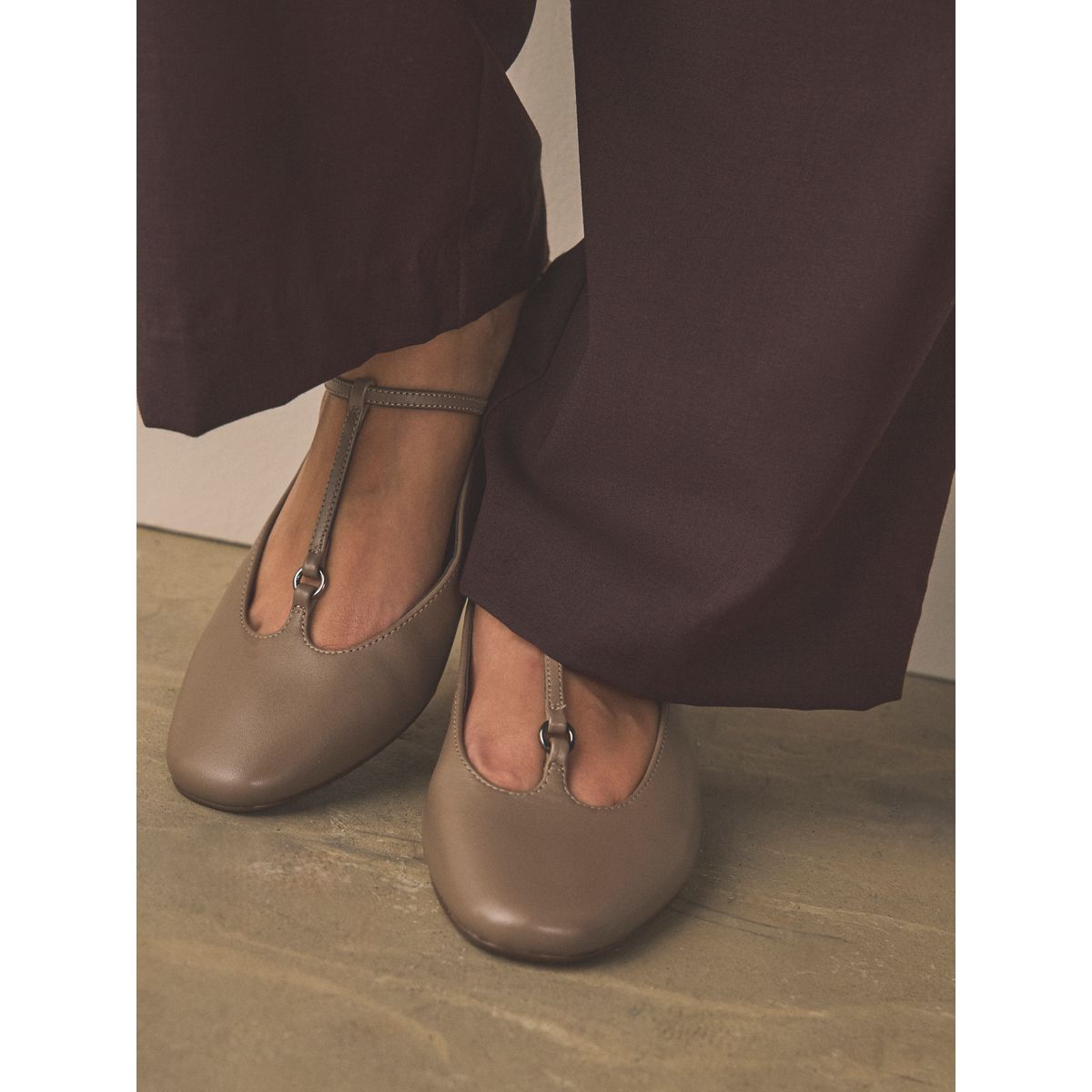 Chaussures en cuir à talon carré et bride marron, NEXT