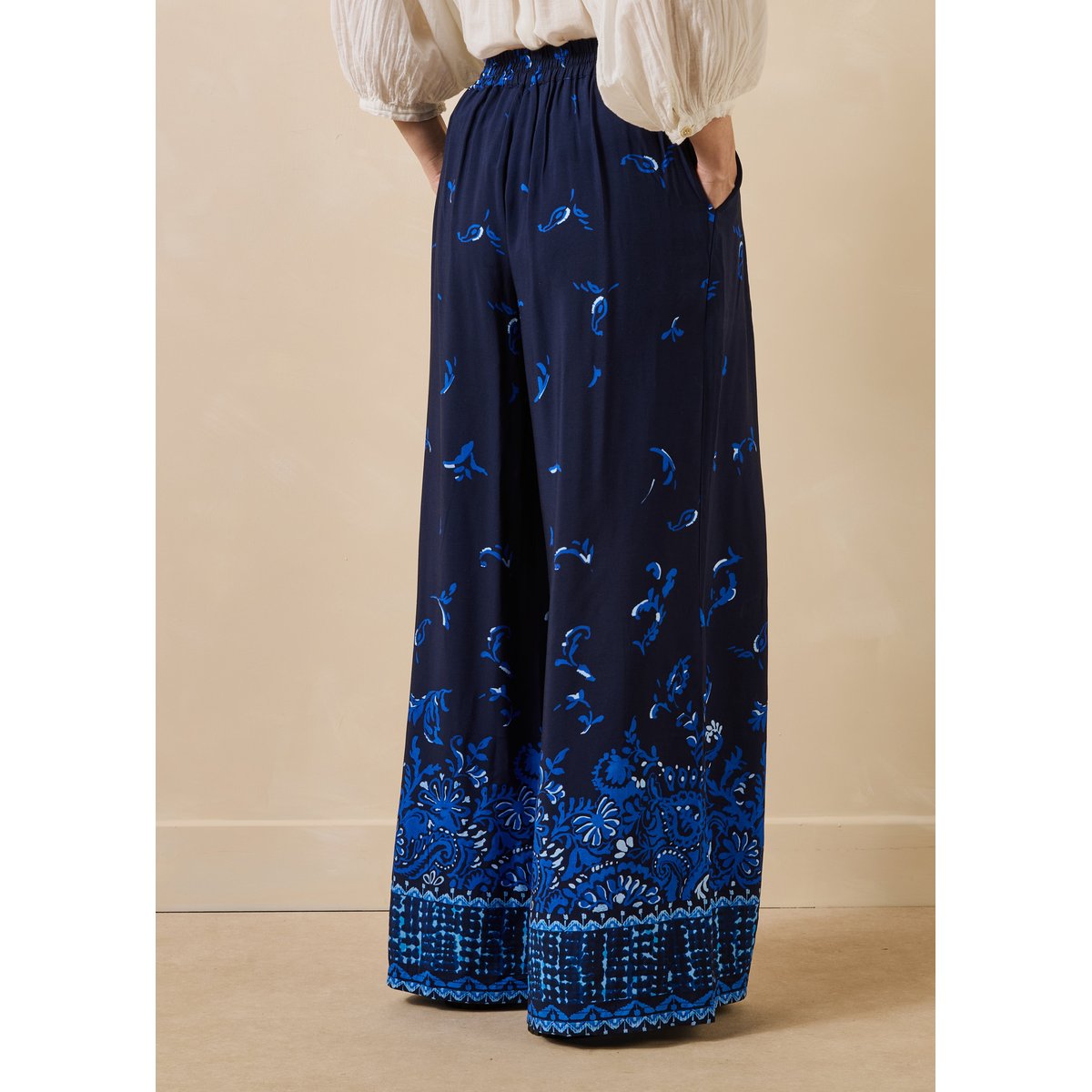 Pantalon fluide à imprimé floral bleu, LA FEE MARABOUTEE