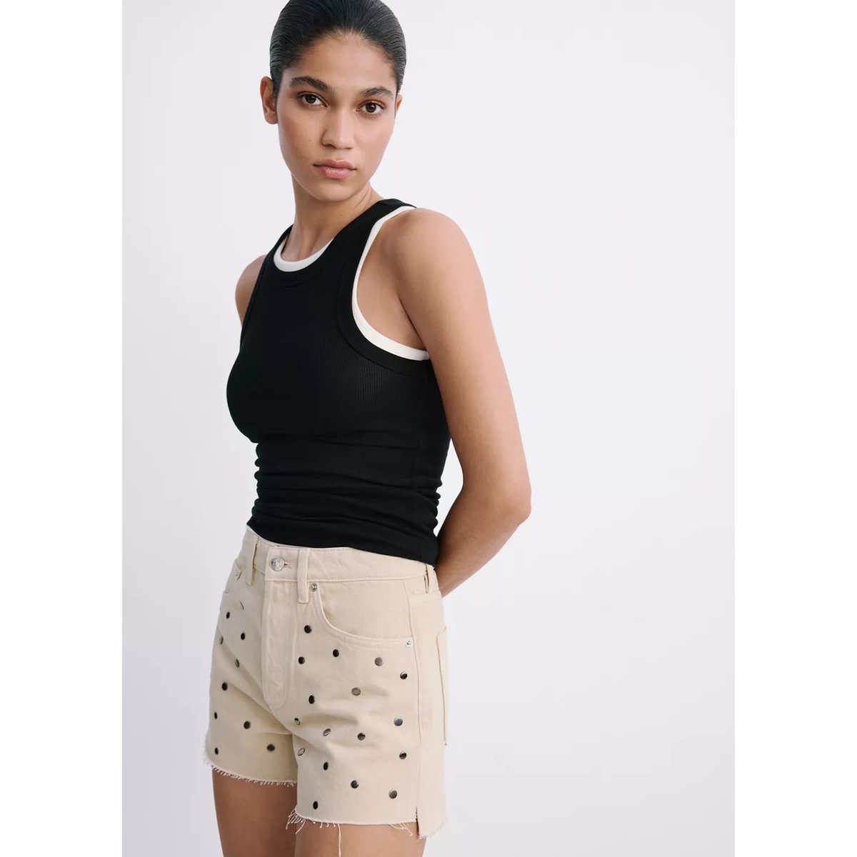 Short en jean à clous sable, MANGO
