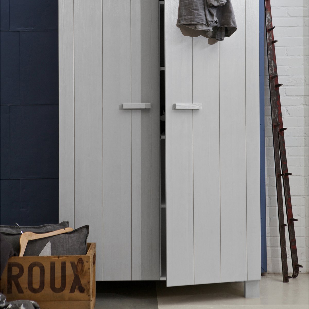 Armoire 2 portes en pin DENNIS béton gris, WOOOD