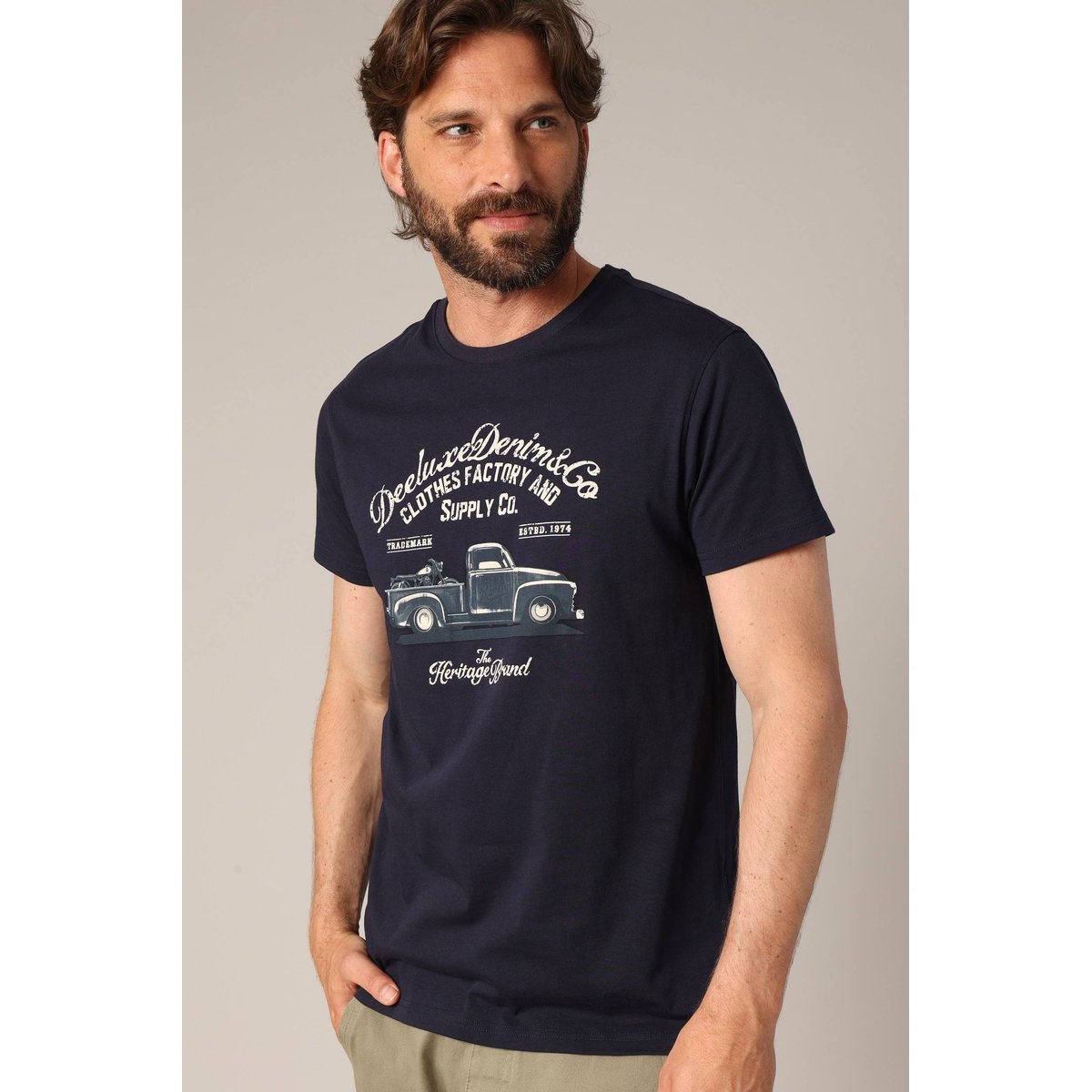 T-shirt imprimé camion rétro, coupe droite et 100% coton. TRUCK night blue, DEELUXE