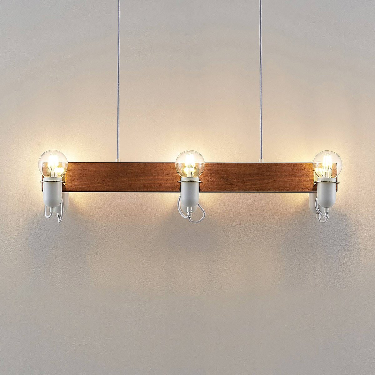Suspension en bois scandinave, Becky bois ancien, blanc, laiton poli, LUCANDE