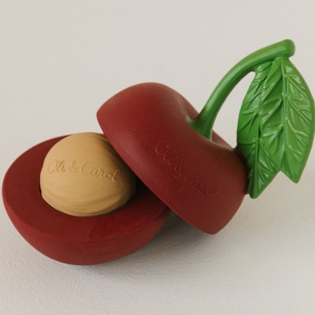 Jouet à empiler et balle hochet rouge, vert, OLI & CAROL