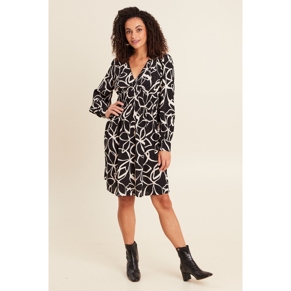 Robe courte évasée col v manches longues noir, BREAL