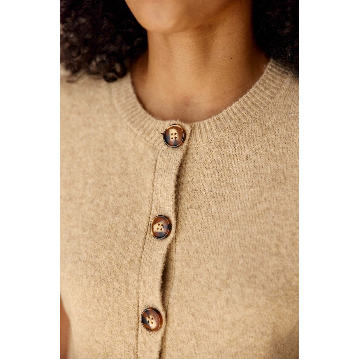Ärmellose Strickjacke MORINI mit Rundhalsausschnitt und Knopfleiste beige, LA PETITE ETOILE