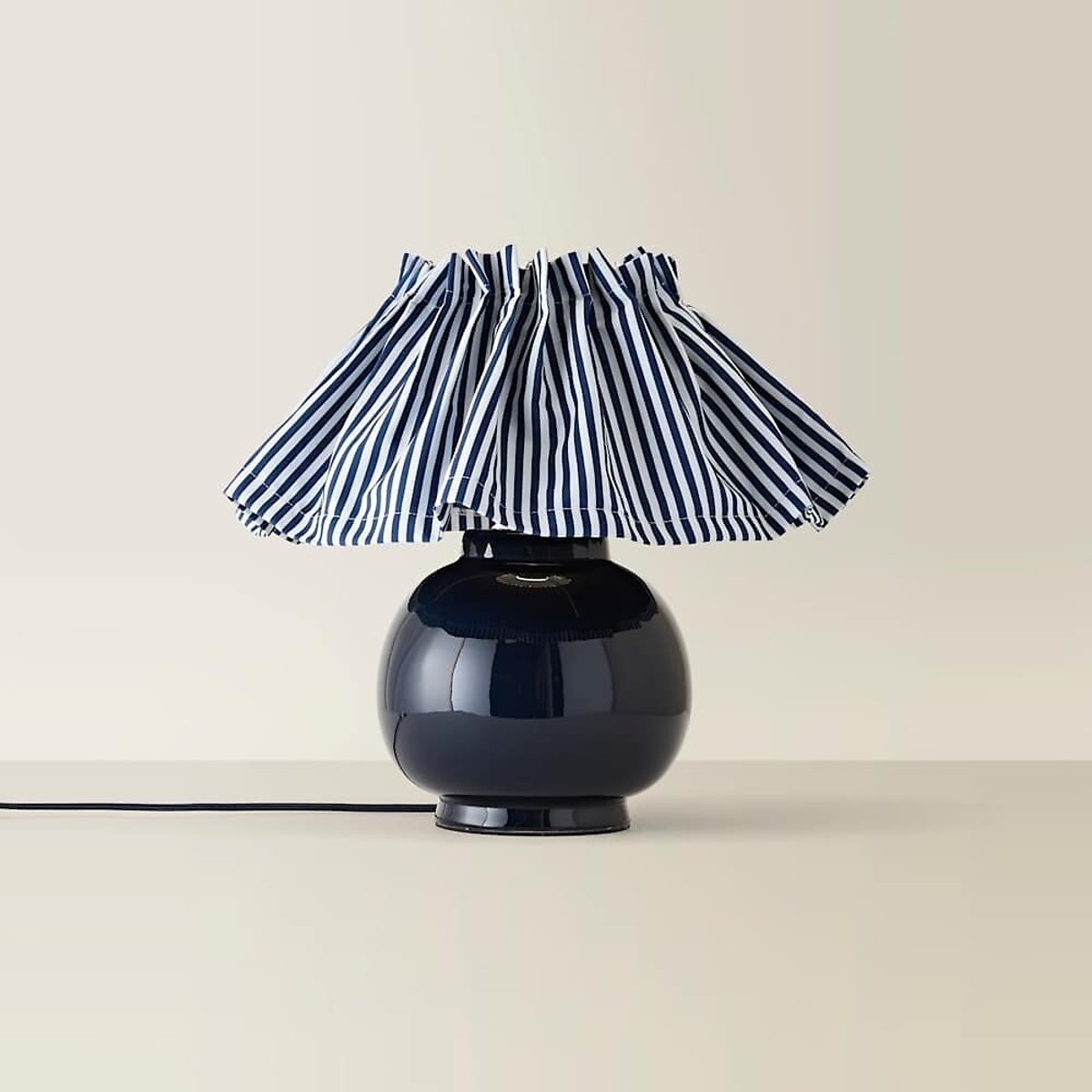 Arlo Ceramic Table Lamp with Pinstripe Pleat Shade navy blue, SO'HOME