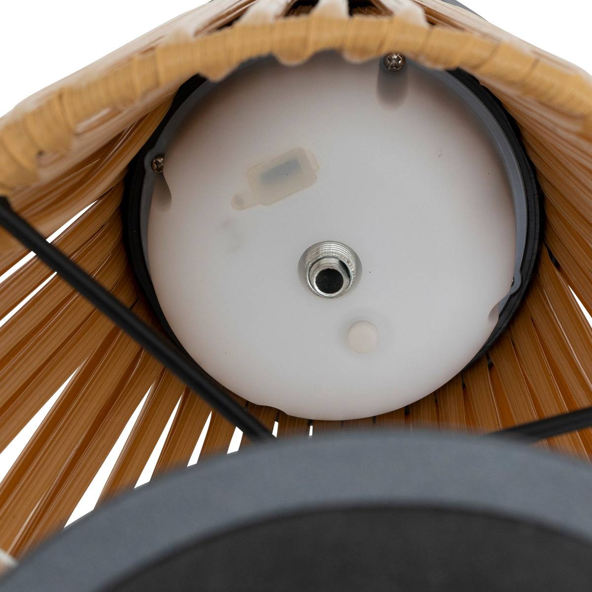 Lampe d'extérieur solaire USB en résine tressée et acier KESSY beige, ATMOSPHERA