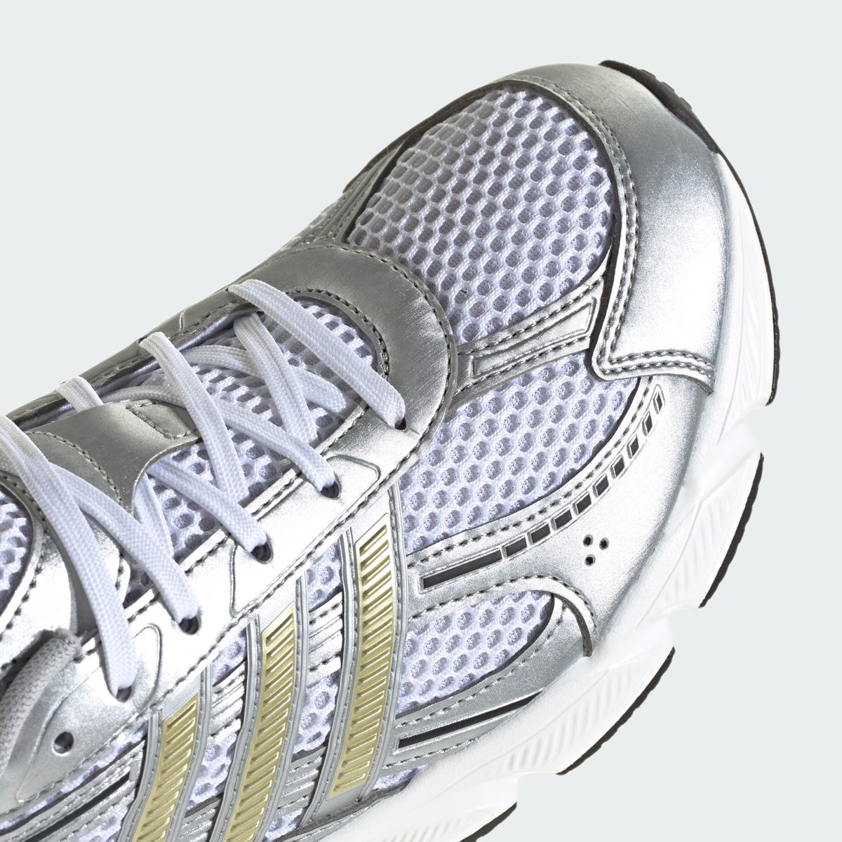 Chaussure Technochaos 2000 Chaussure Technochaos 2000 cloud white / gold metallic / silver metallic, ADIDAS SPORTSWEAR
