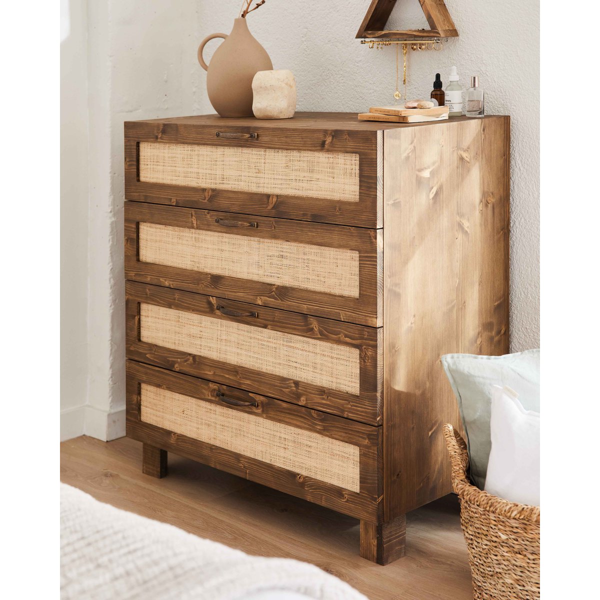 Commode sapin massif fibres naturelles naturel 4 tiroirs - MARNIE noyer, HANNUN