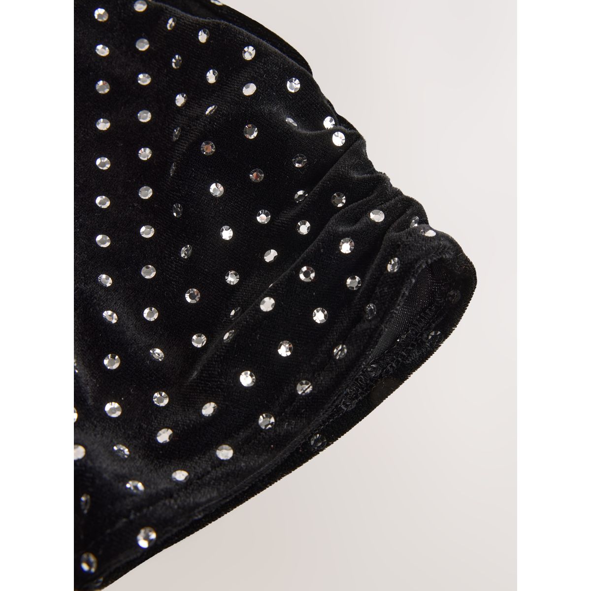 Robe d'été mi-longue asymétrique froncée velours noir, NEXT