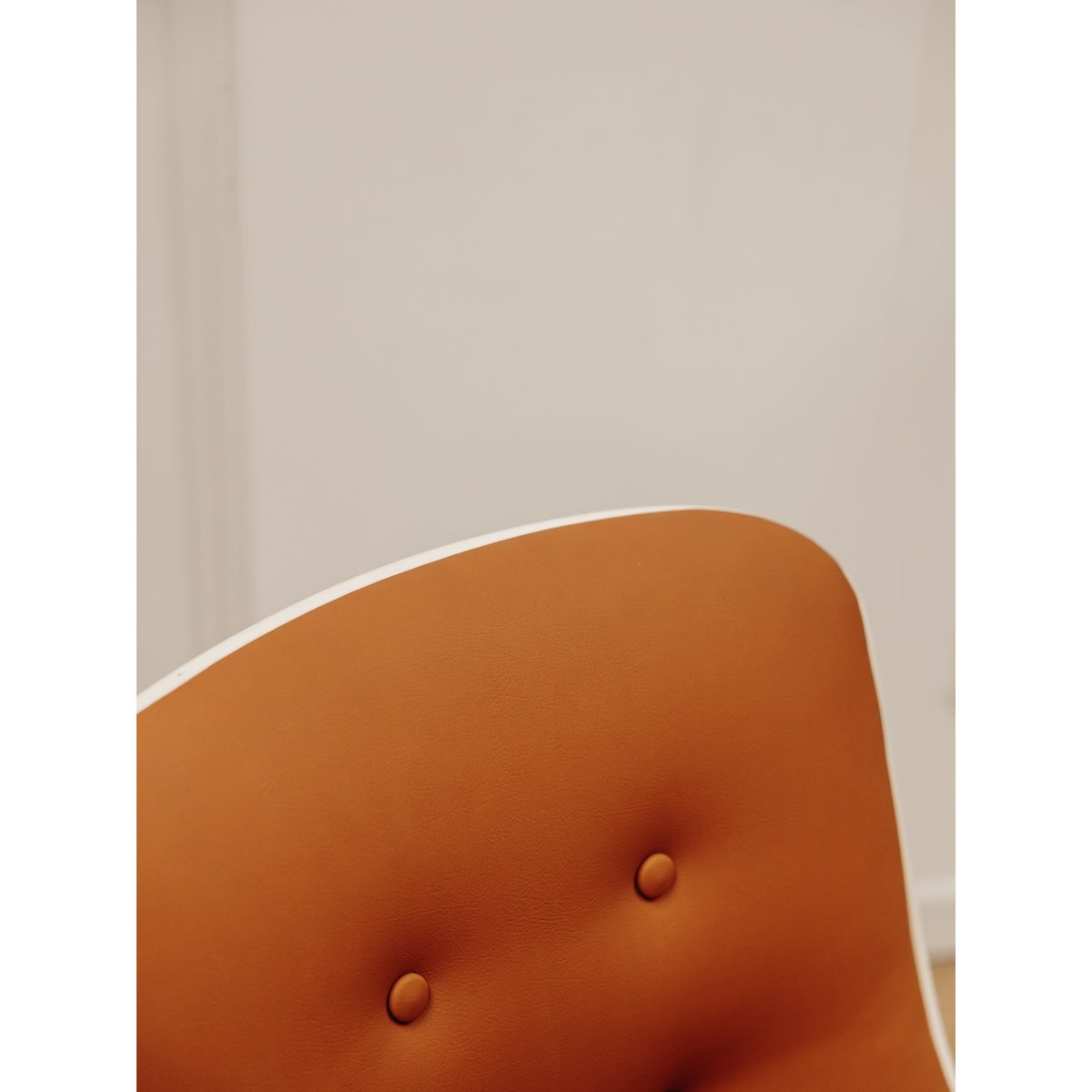 Chaise de bureau en cuir Alma N°1567 - Bon état camel, DEBONGOUT