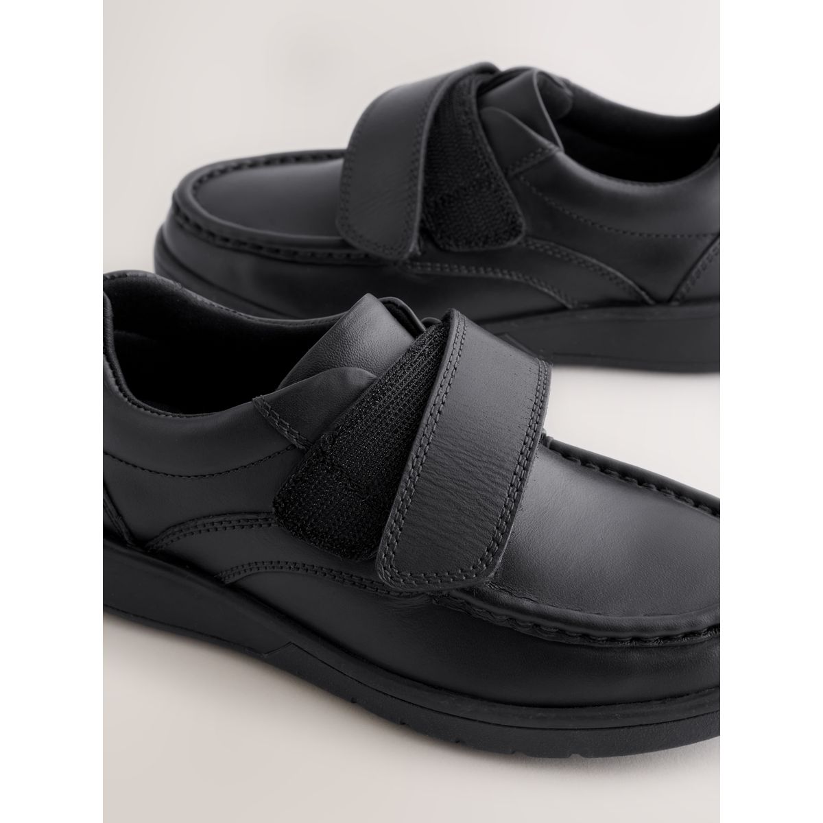 Chaussures d’école en cuir à scratch noir, NEXT