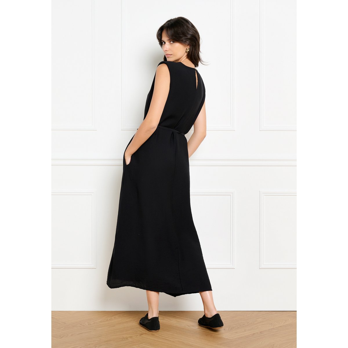 Robe maxi col V ceinturée noir, LOLALIZA