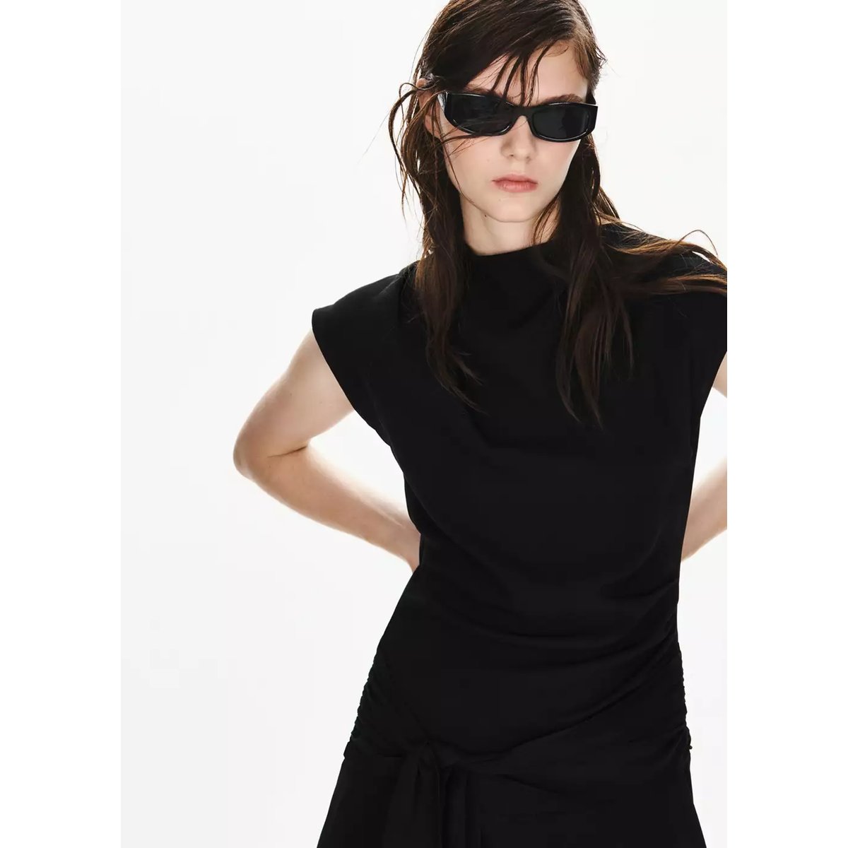 Robe froncée avec nœud noir, MANGO