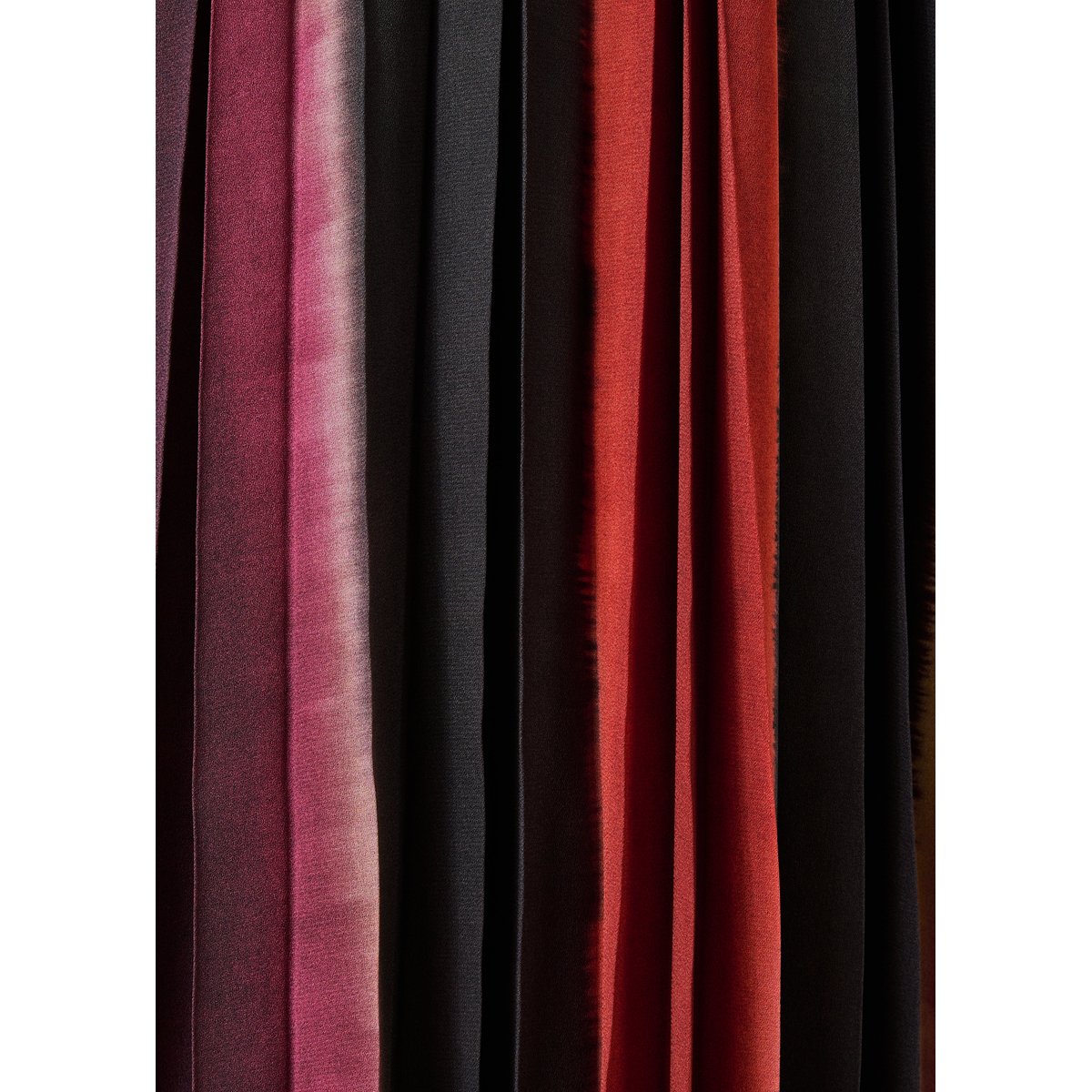 Robe longue fluide plissée à rayures vin/lipstick, LA FEE MARABOUTEE