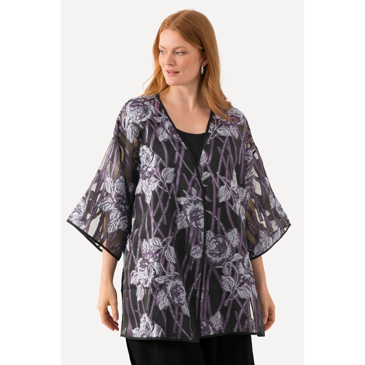 Veste chemisier motif fleurs. Encolure en lilas foncé, ULLA POPKEN