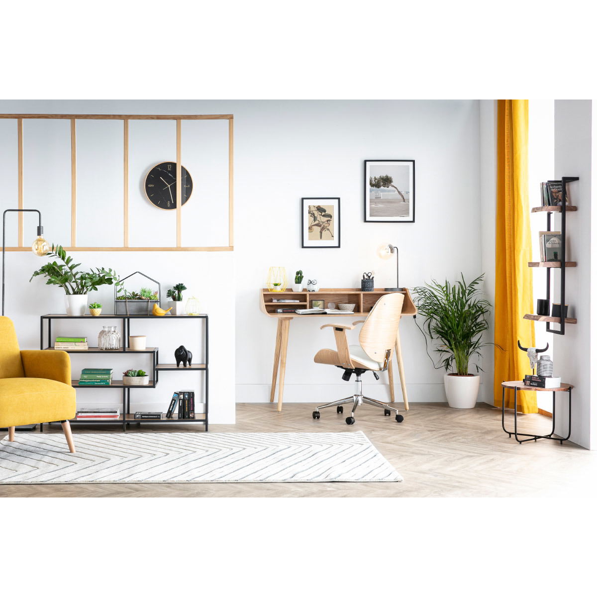 Chaise de bureau à roulettes design en tissu effet velours texturé beige, bois foncé et acier chromé YORKE noyer / noir, MILIBOO