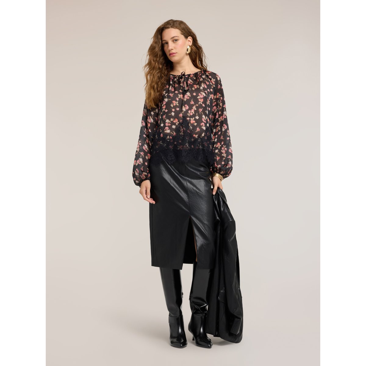Blouse avec imprimé fleuri et dentelle noir, MOTIVI