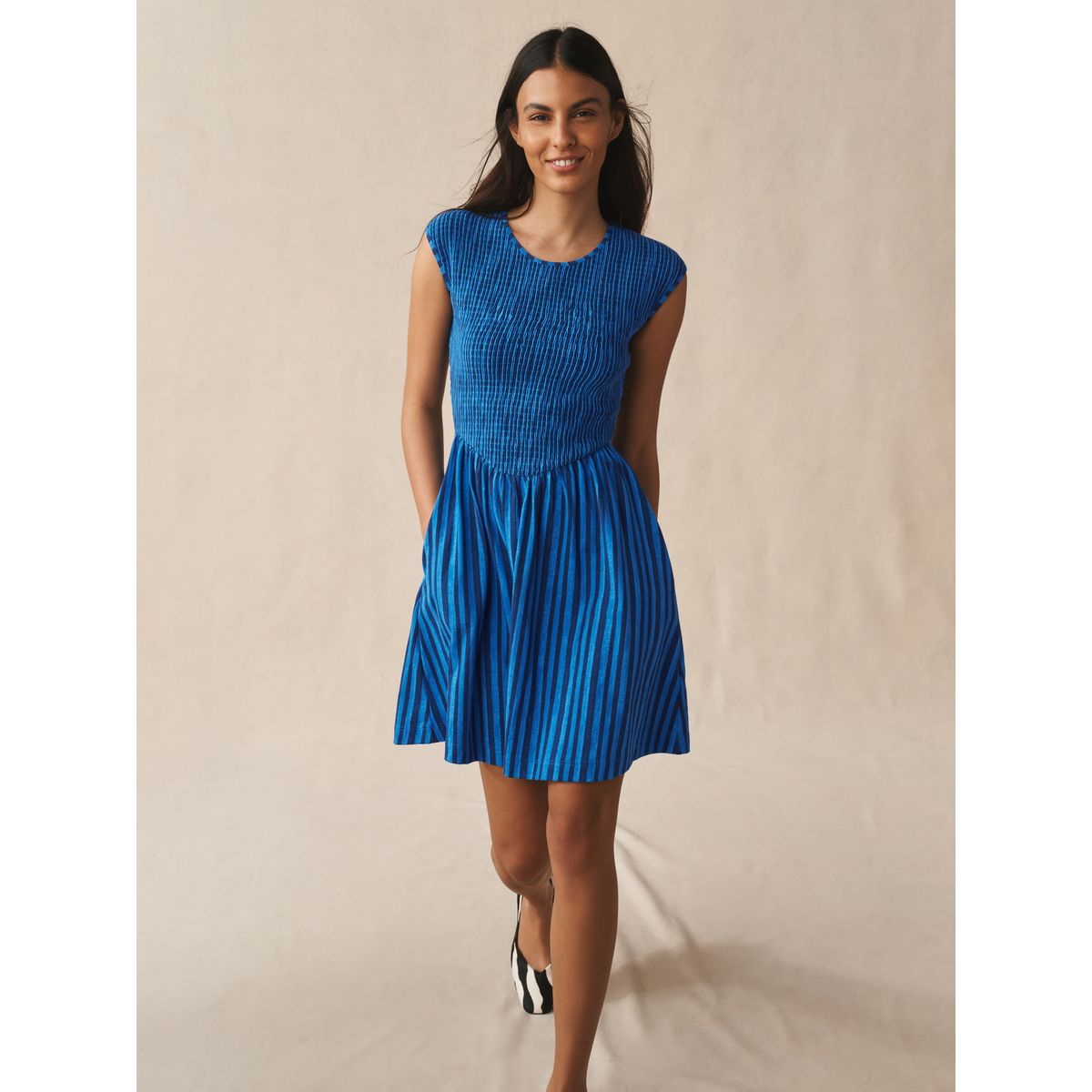 Robe courte froncée en jersey à mancherons rayures bleues, NEXT