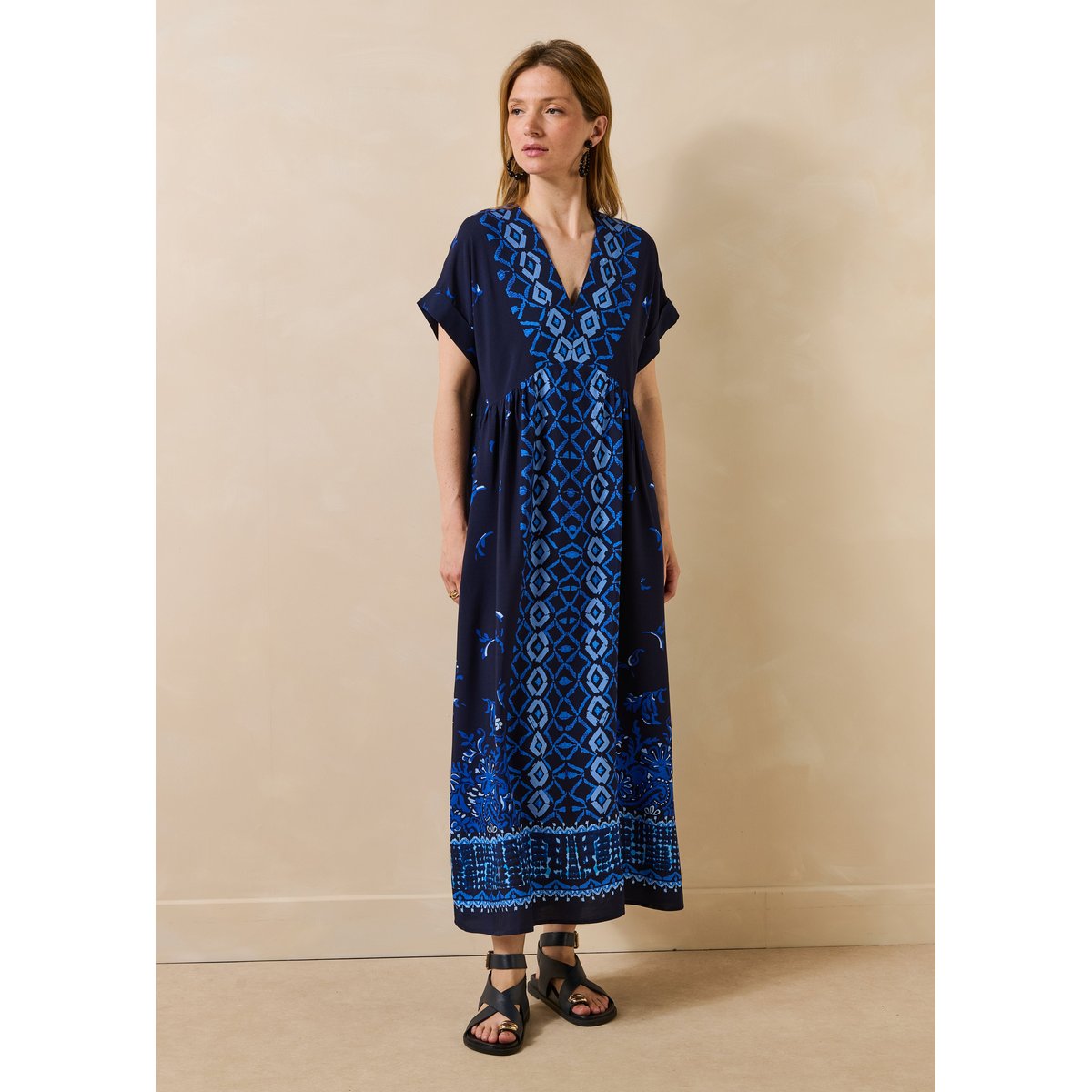 Robe longue ample col V à imprimé bleu, LA FEE MARABOUTEE