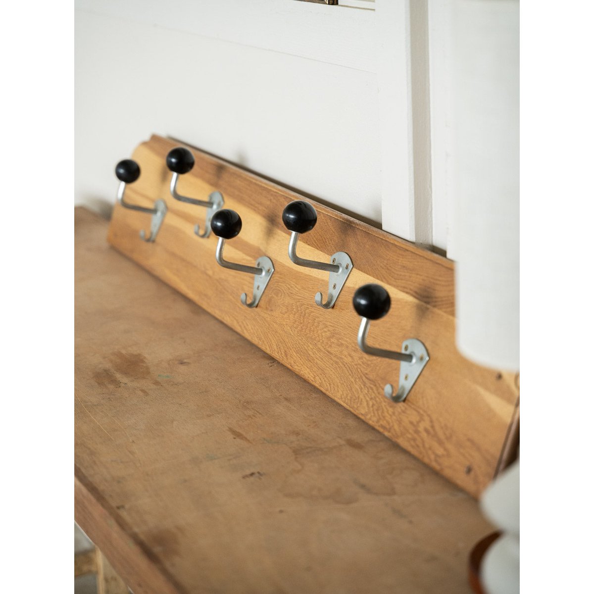 Grand porte-manteau en bois Max N°482 - Bon état bois clair, DEBONGOUT