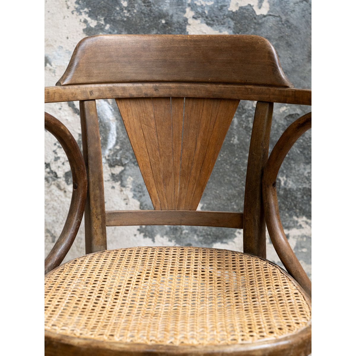 Fauteuil en cannage et bois courbé Ernest N°1623 - Bon état bois foncé, DEBONGOUT