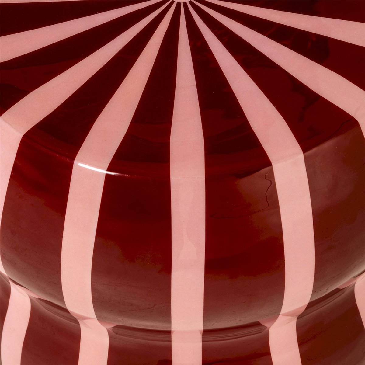 Table d'appoint ronde en fer courbé rouge brillant rayé rose, RECOLLECTION