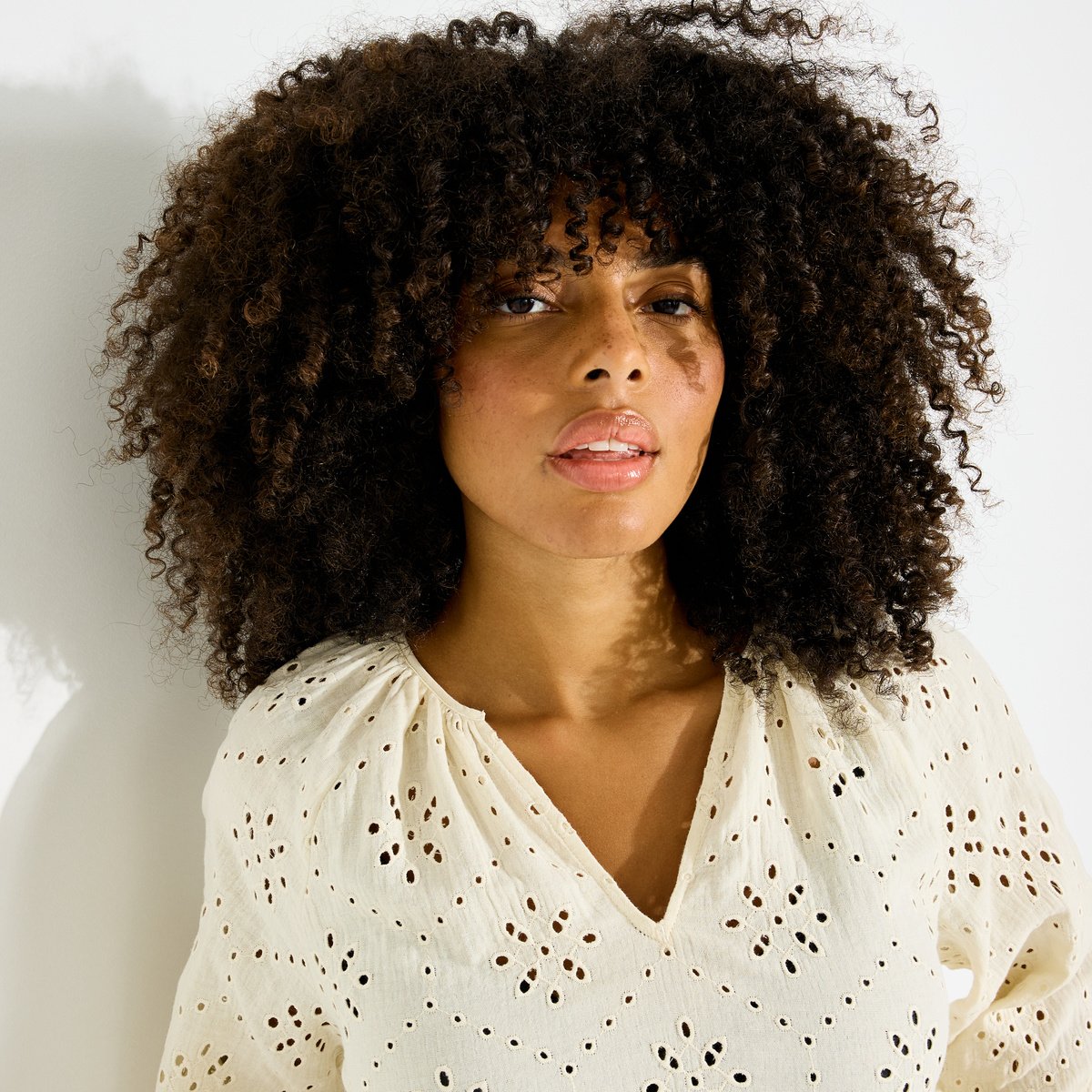 Blouse bohème ajourée à col V beige, GRAIN DE MALICE