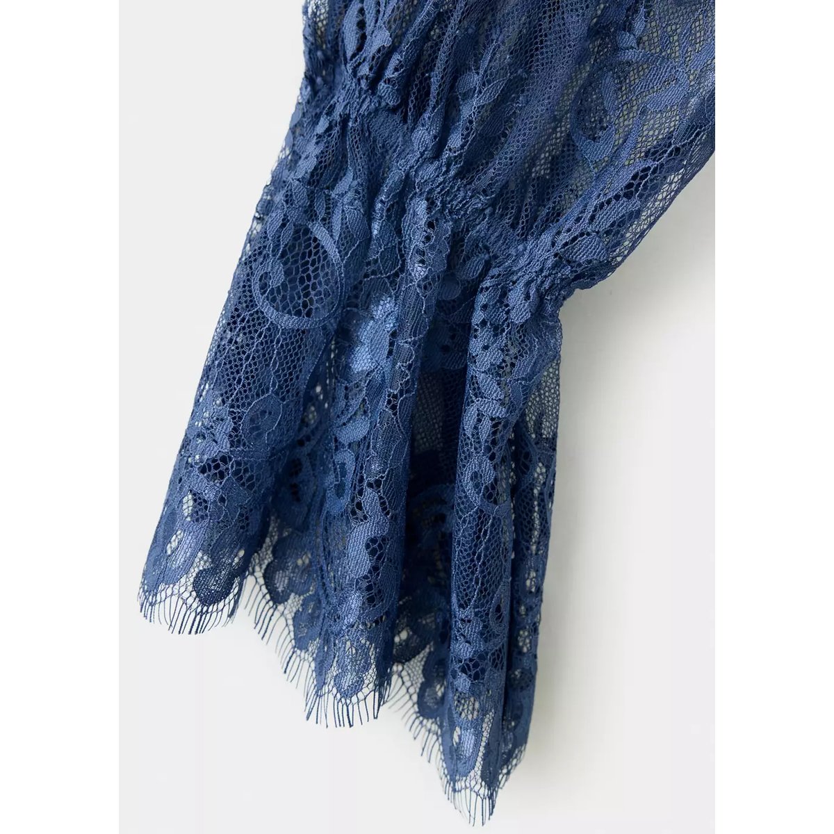 Blouse dentelle fleurie bleu, MANGO