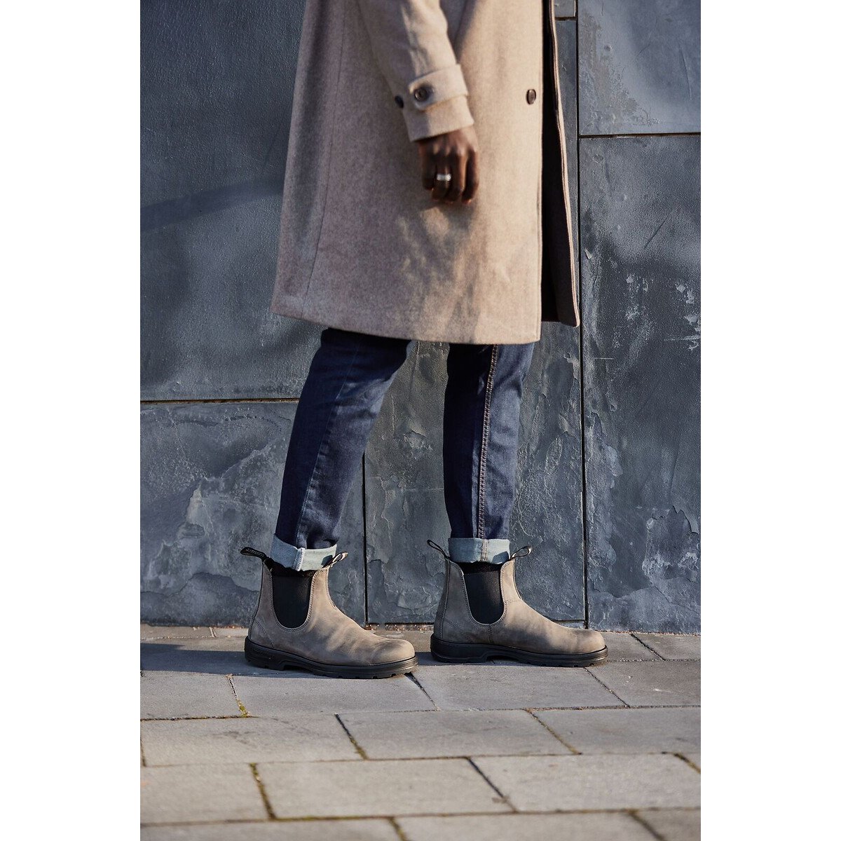 2446 Chelsea Boots in Waxed Nubuck Leather taupe, BLUNDSTONE