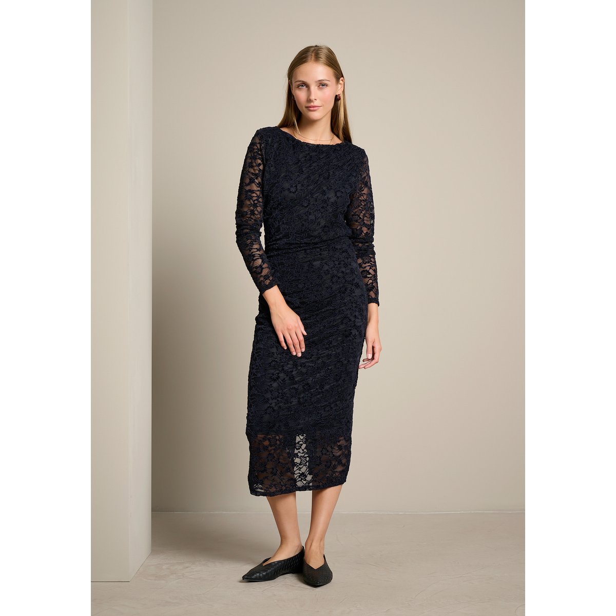 Robe midi drapée en dentelle bleu marine, LOLALIZA
