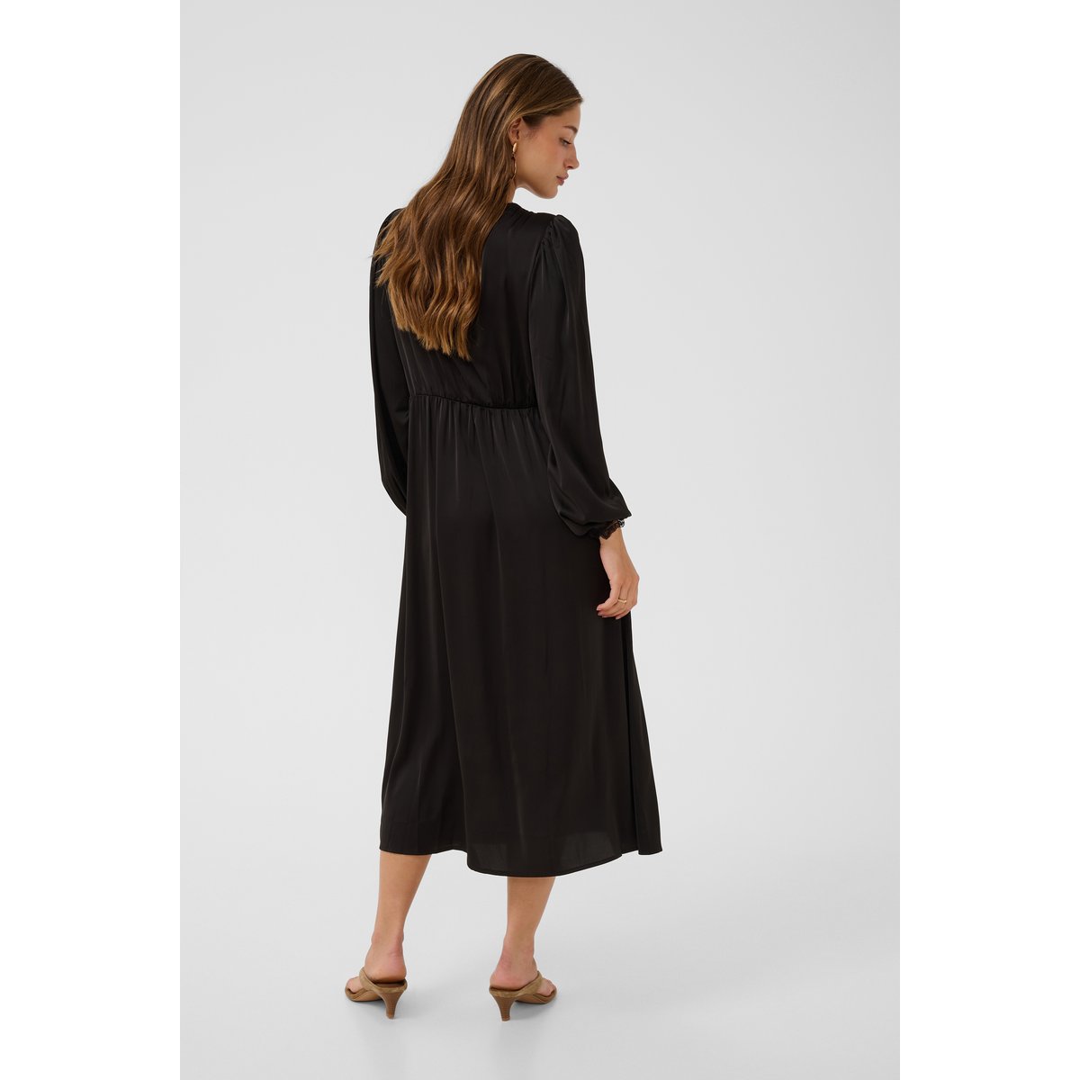 Robe noir pitch black, CREAM
