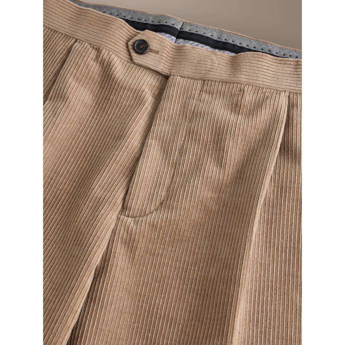 Pantalon de costume ajusté velours/cachemire signature marron fauve, NEXT