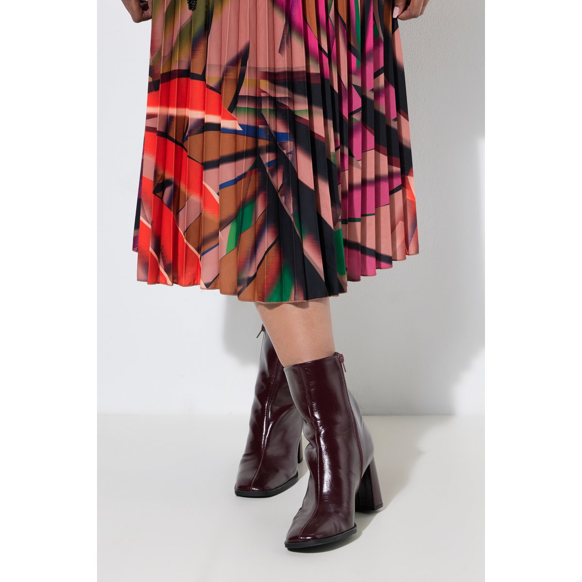 Robe midi plissée, motif feuilles prune foncé, ULLA POPKEN