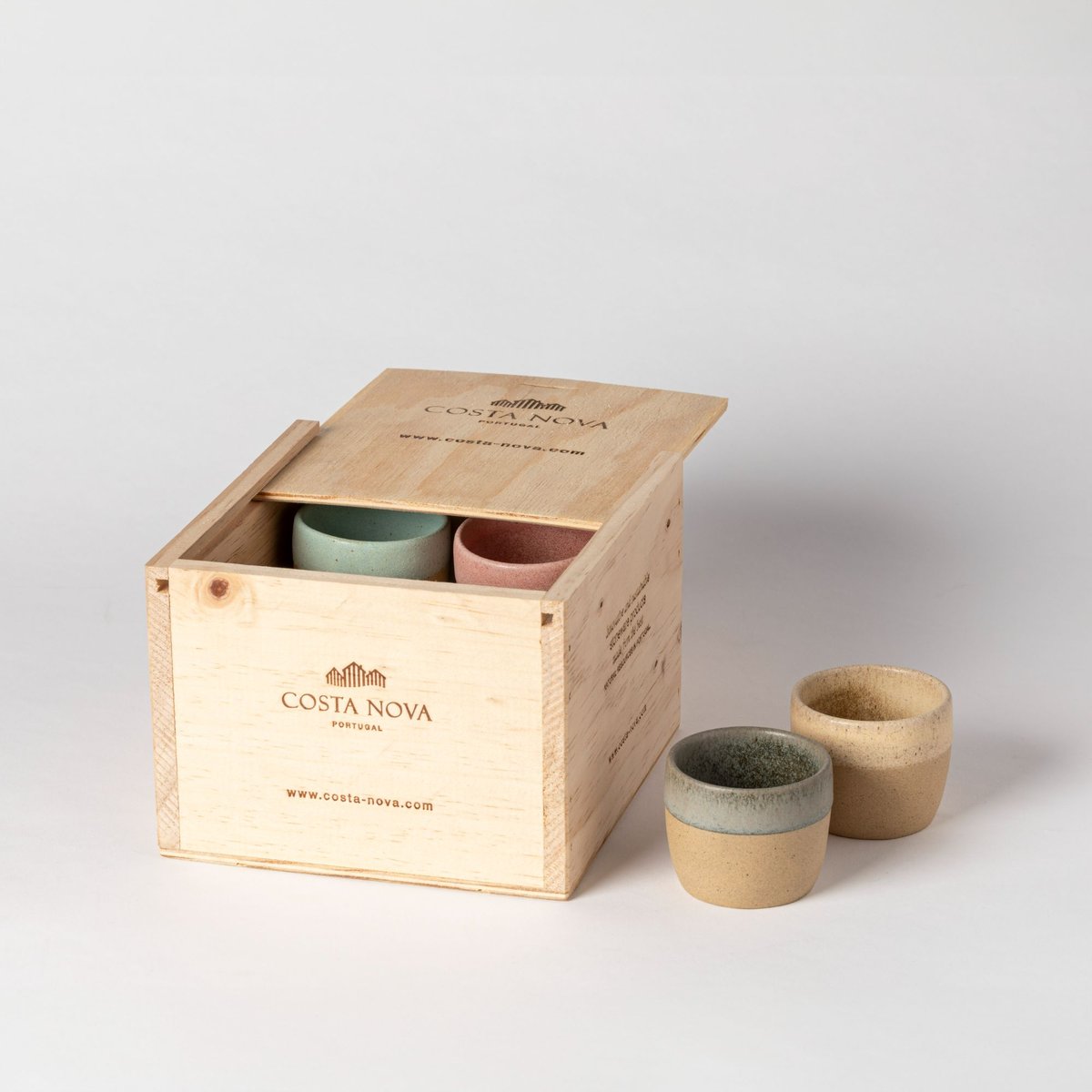Boîte en bois avec  8 tasses espressos, ARENITO multicolore, COSTA NOVA