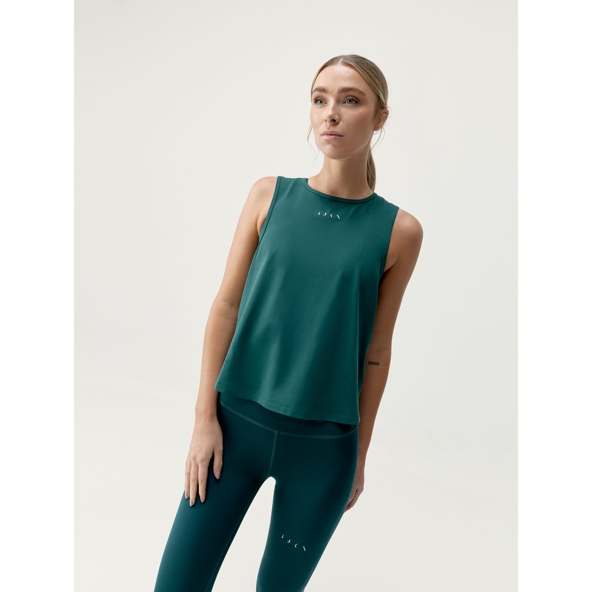 T-shirt de sport femme Kishi Sans manches séchage rapide vert forêt, BORN