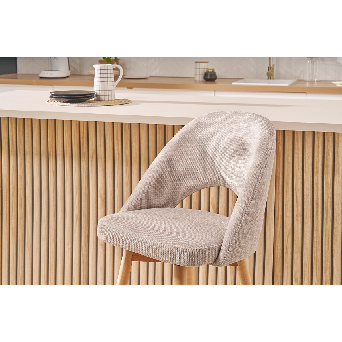 Tabourets de bar scandinaves en tissu velours côtelé vert kaki et hévéa massif 65 cm (lot de 2) COSETTE beige, MILIBOO