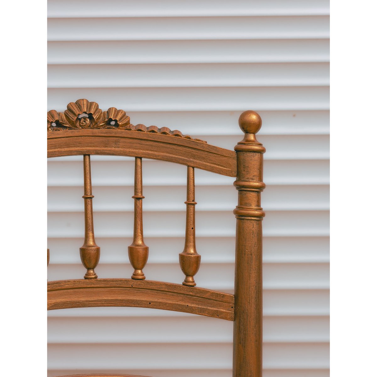 Paire de chaises dorées Claude N°1561 - Bon état doré, DEBONGOUT