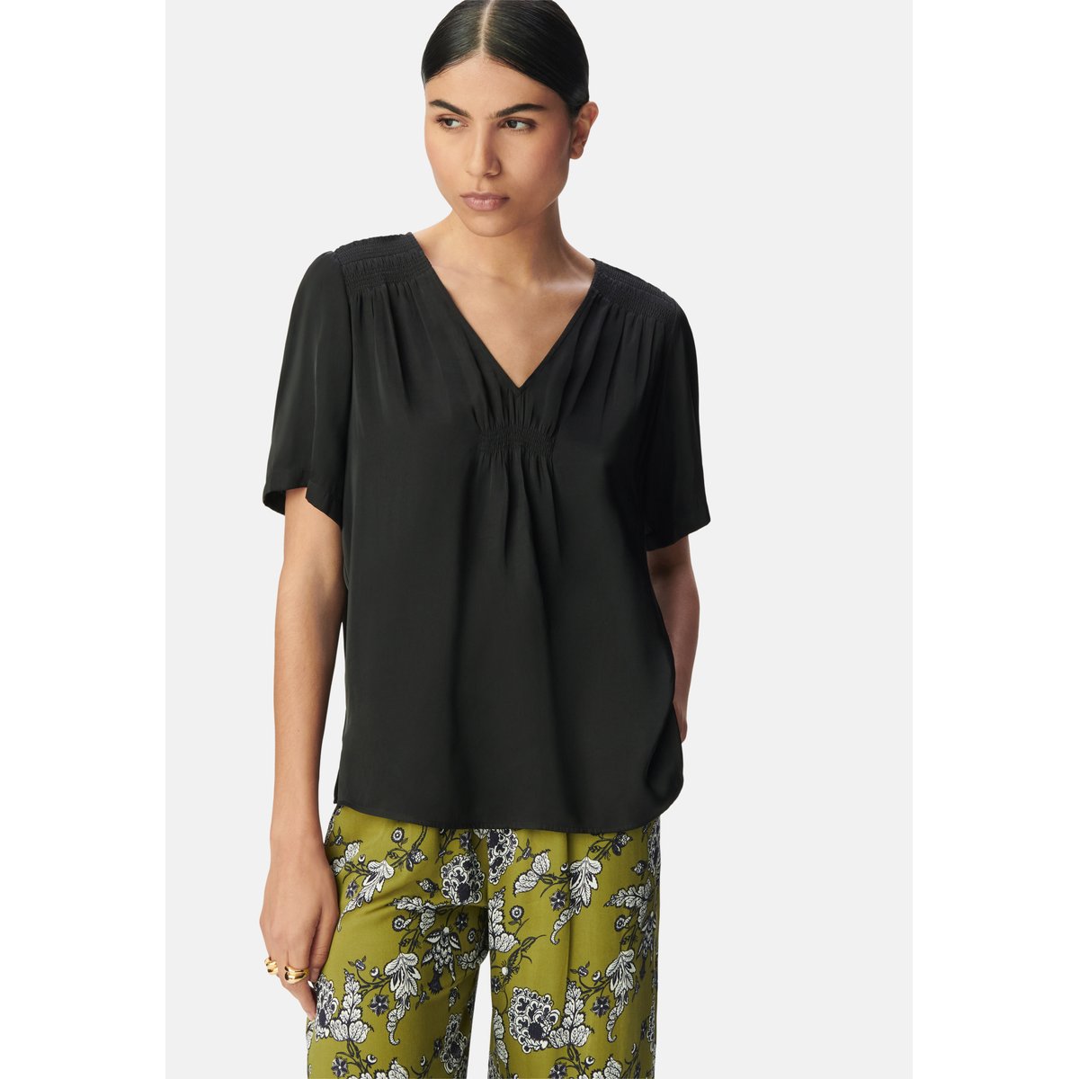 Top manches courtes satiné détails smocks noir, IKKS