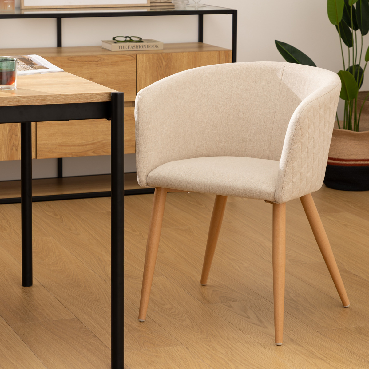 Fauteuil en velours matelassé MARLO beige, ATMOSPHERA
