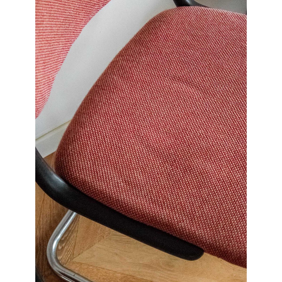 Paire de chaises chromées roses Alma N°1238 - Bon état rose, DEBONGOUT