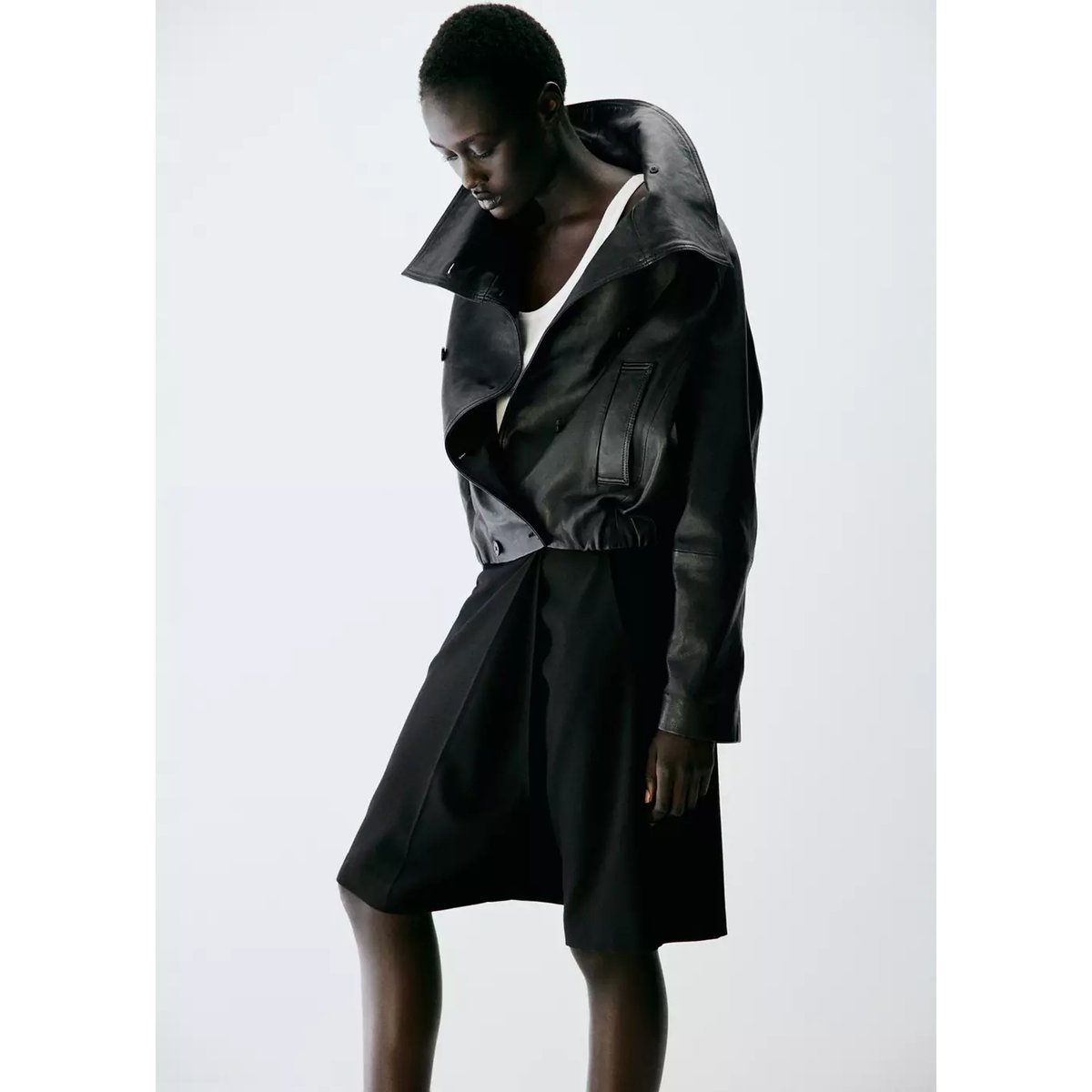 Jupe short noir, MANGO