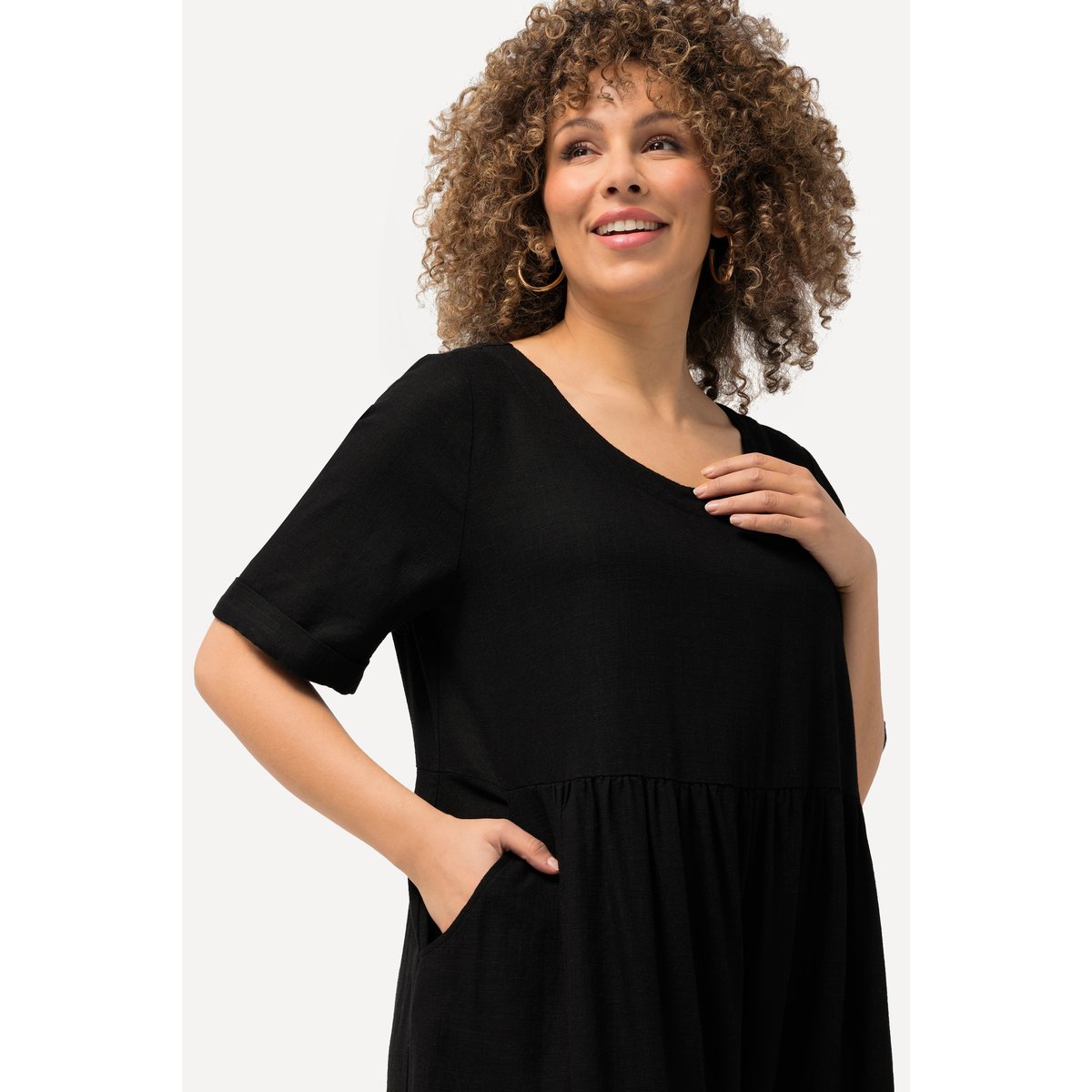 Robe en lin mélangé. Encolure ronde noir, ULLA POPKEN