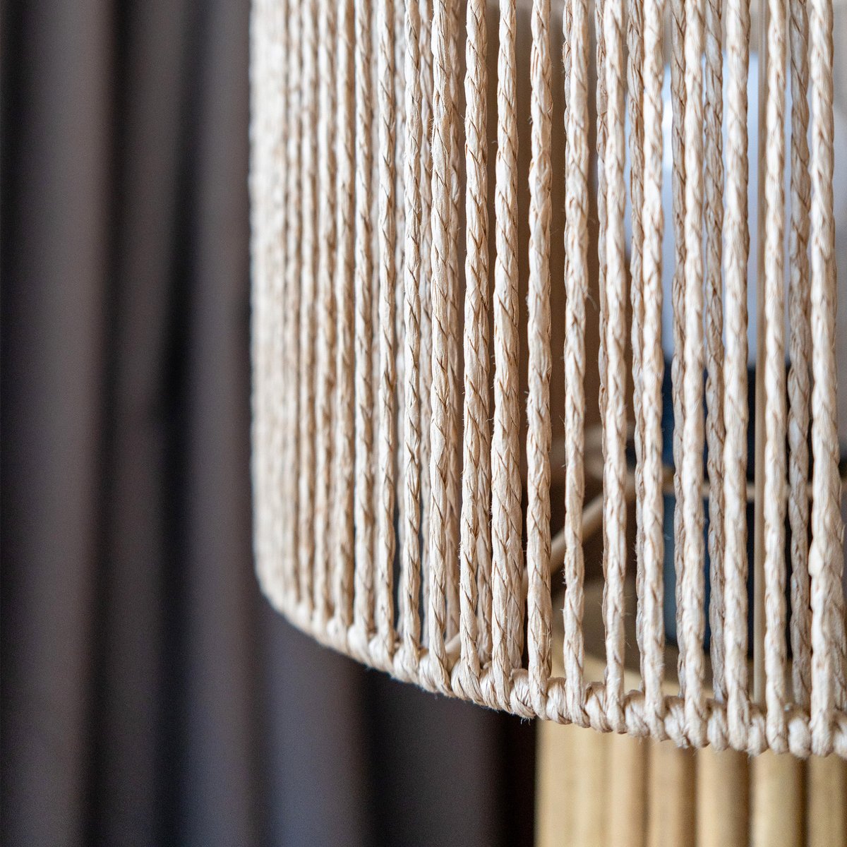 Lampe en papier de corde et socle en rondin de - MIRA beige, MAISON PAVANE